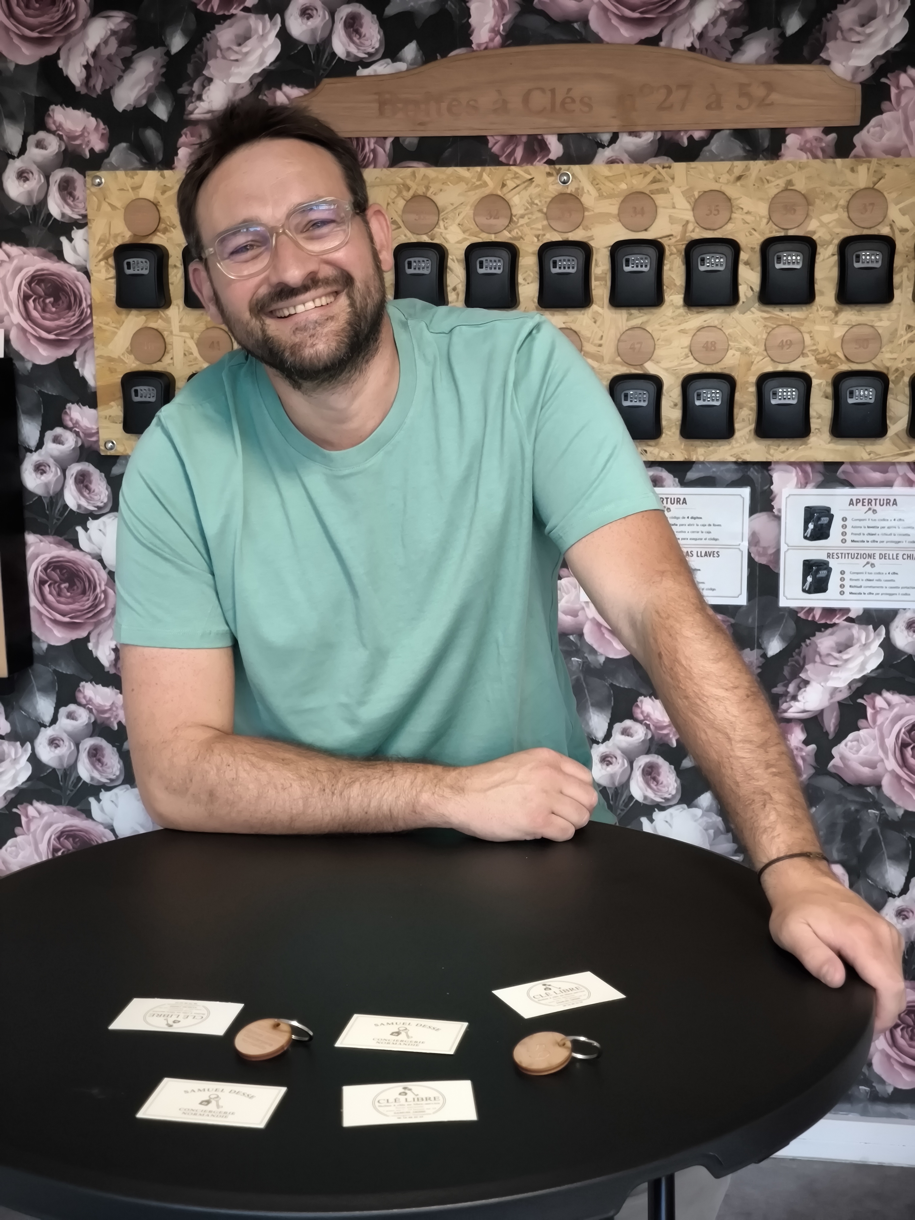 Samuel Desse — devant le local Clé Libre